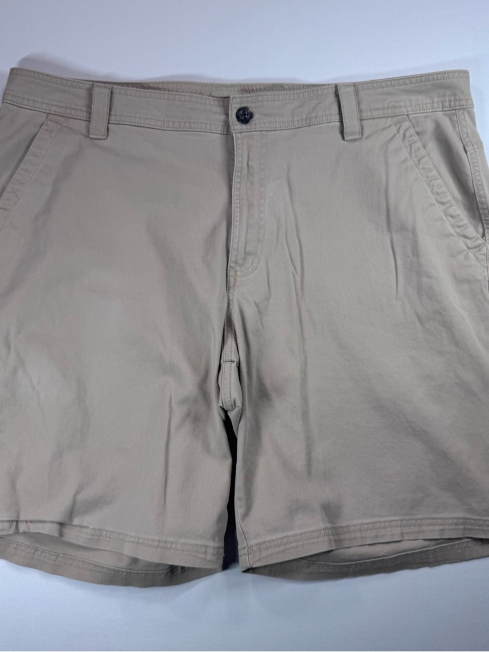 COLUMBIA Men’s Cargo Shorts, Khaki, Zippered Cargo Pocket, 38W x 10L